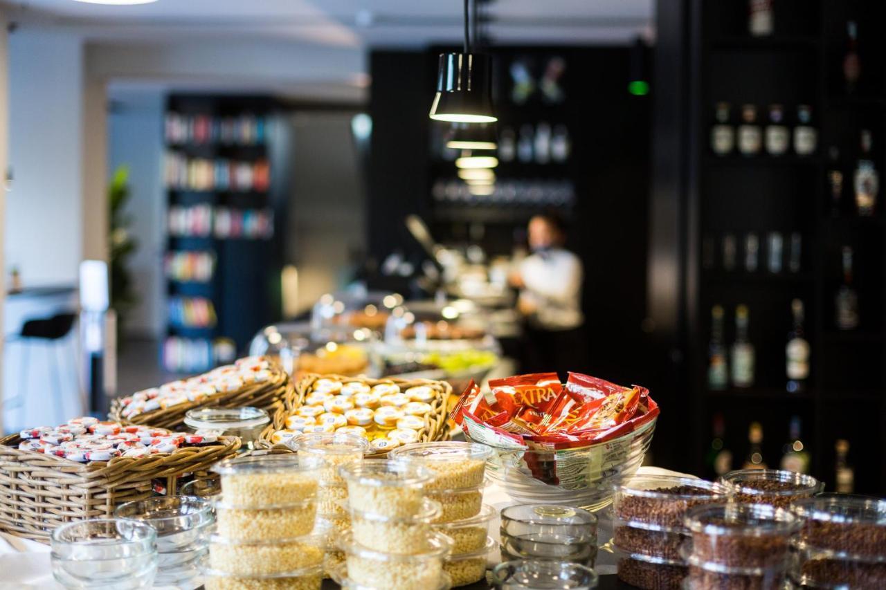 Goti Hotel Torbole Sul Garda Kültér fotó