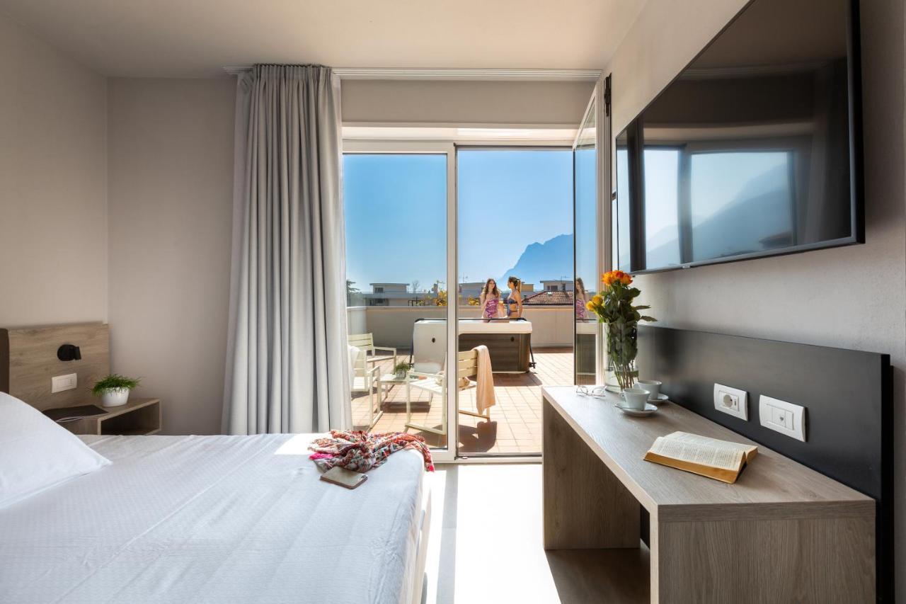 Goti Hotel Torbole Sul Garda Kültér fotó